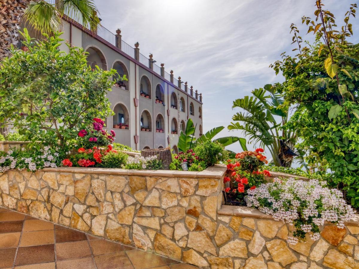 Hotel Olimpo Le Terrazze Letojanni Exterior foto