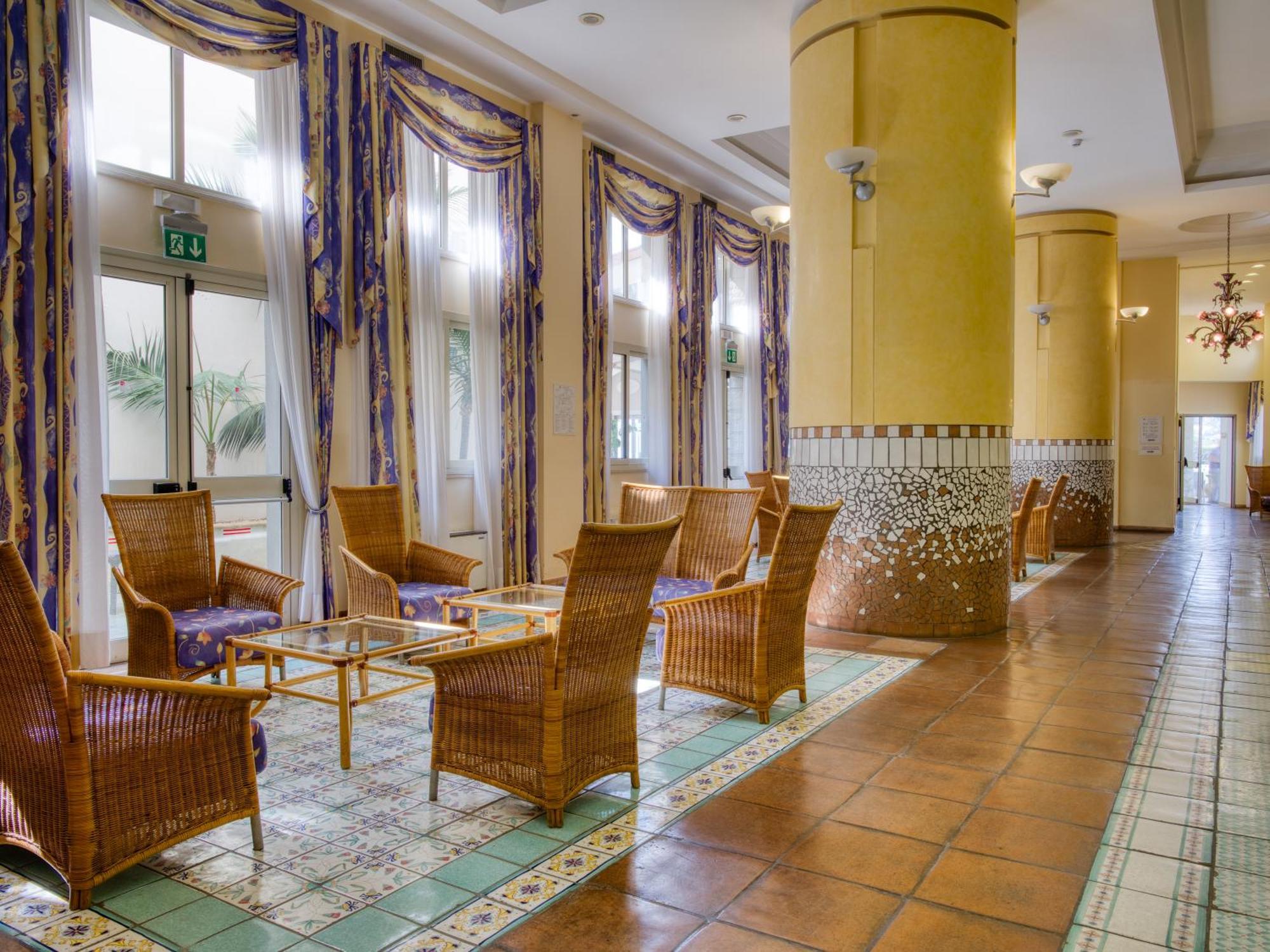 Hotel Olimpo Le Terrazze Letojanni Exterior foto