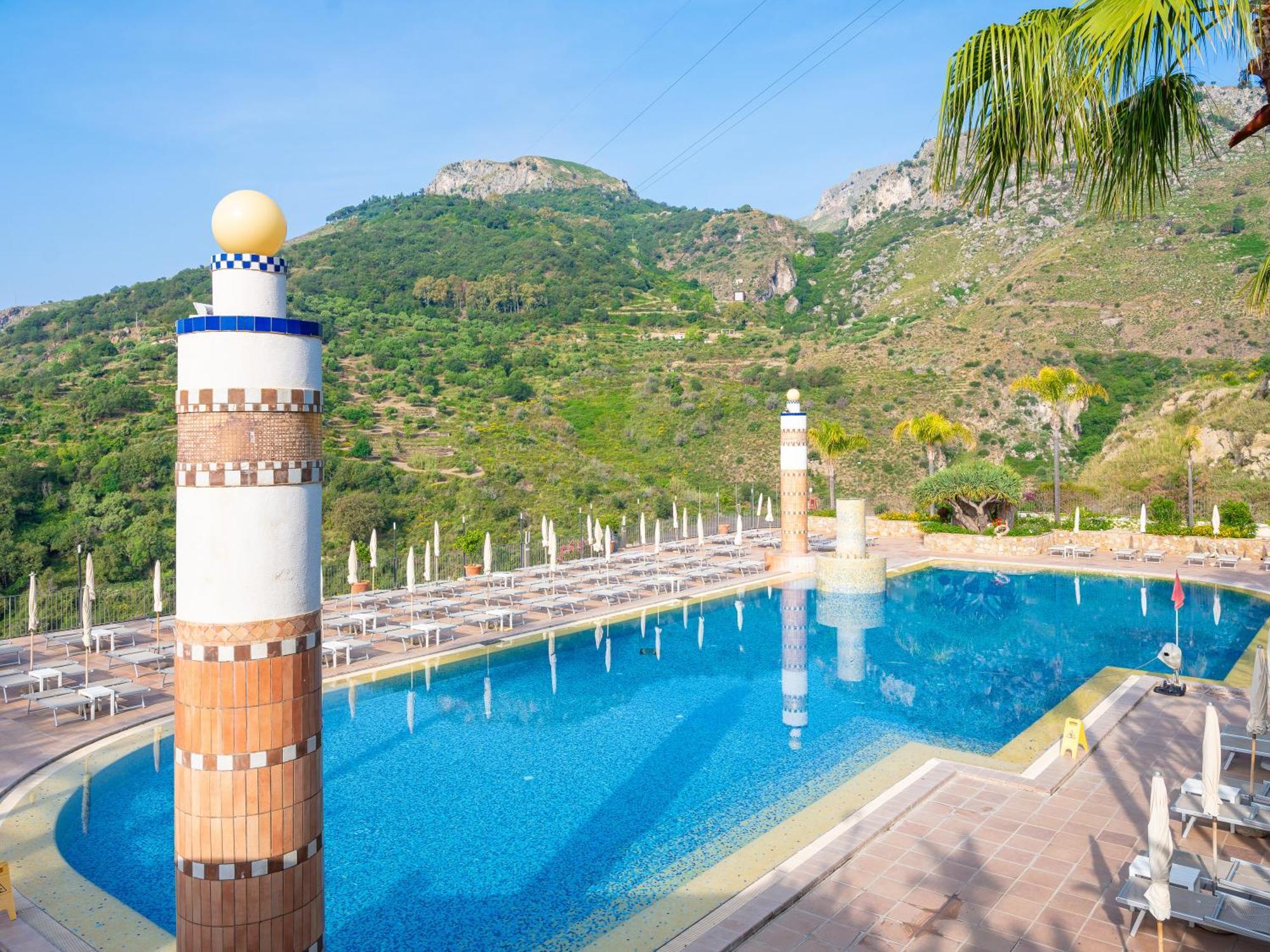 Hotel Olimpo Le Terrazze Letojanni Exterior foto