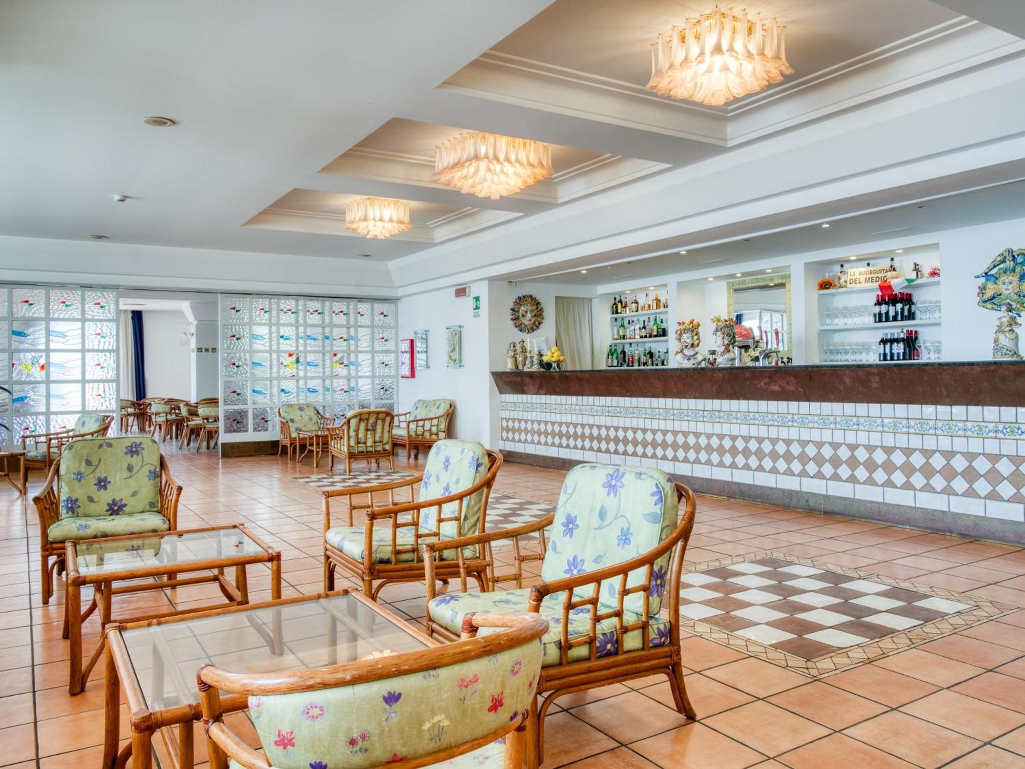 Hotel Olimpo Le Terrazze Letojanni Exterior foto