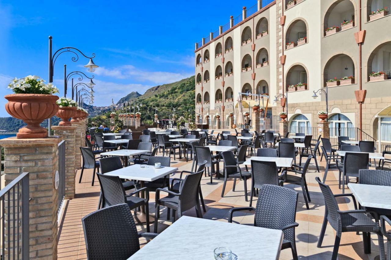 Hotel Olimpo Le Terrazze Letojanni Exterior foto