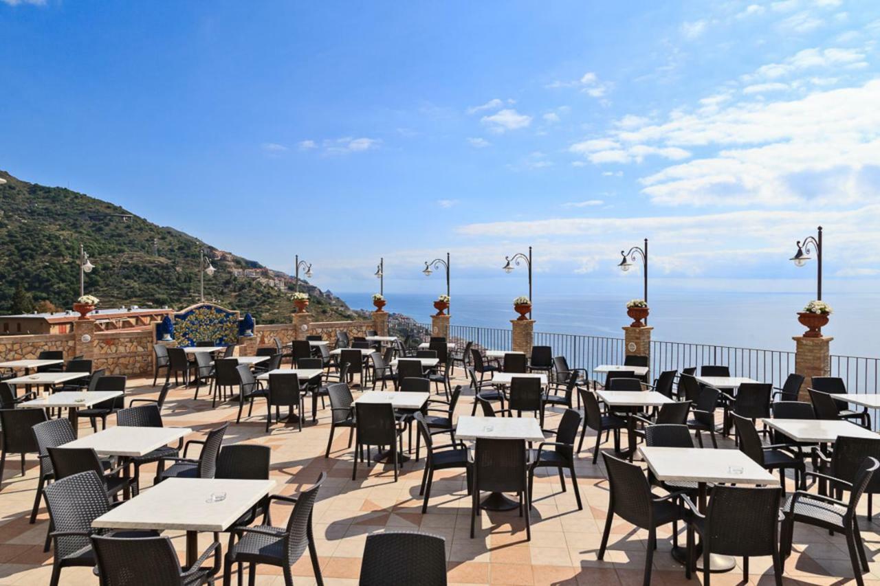 Hotel Olimpo Le Terrazze Letojanni Exterior foto